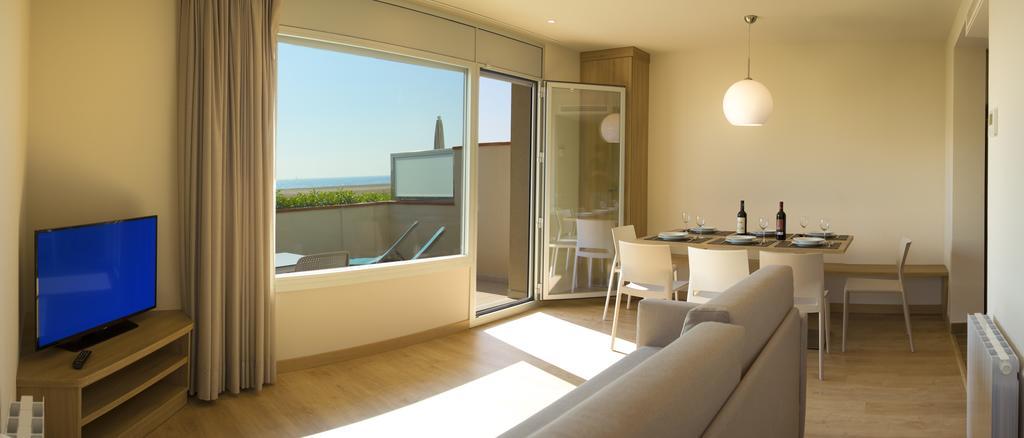 Apartamentos Voramar Castelldefels Exterior foto