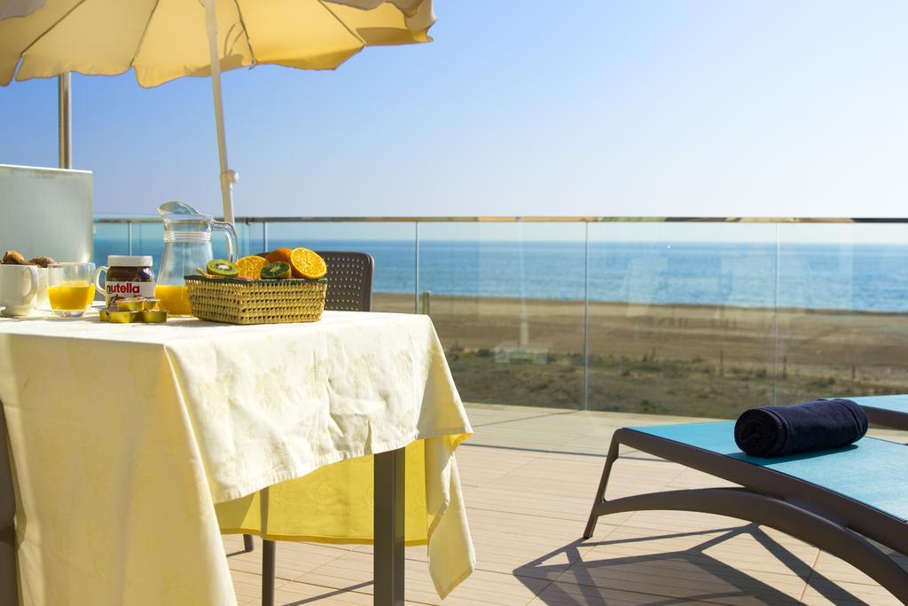 Apartamentos Voramar Castelldefels Exterior foto